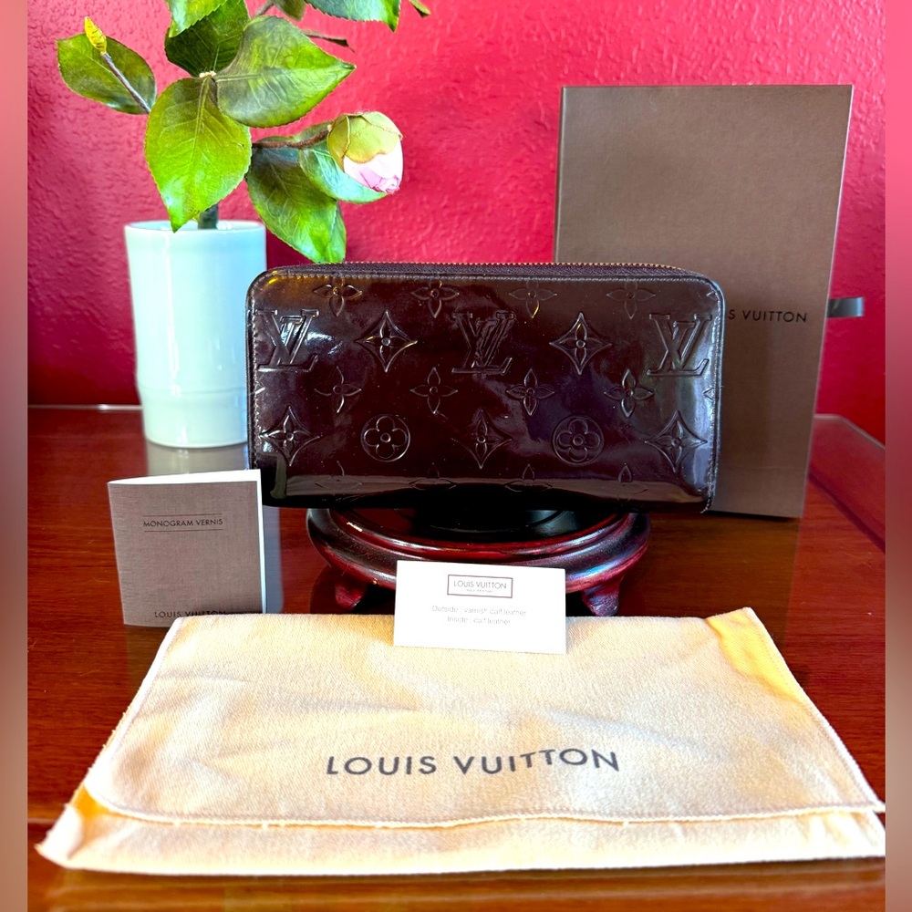 LOUIS VUITTON AMARANTE MONOGRAM VERNIS ZIP AROUND WALLET BORDEAUX EUC